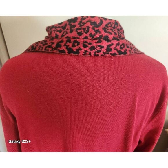 S40 Heart N Crush sweater with attached scarf - Picture 8 of 12